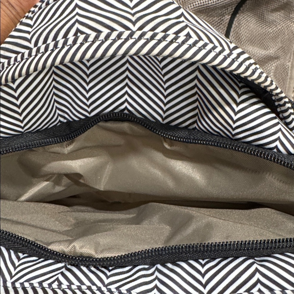 JuJuBe Be Right Back backpack diaper bag in Queen of the Nile chevron pattern - Picture 9 of 14